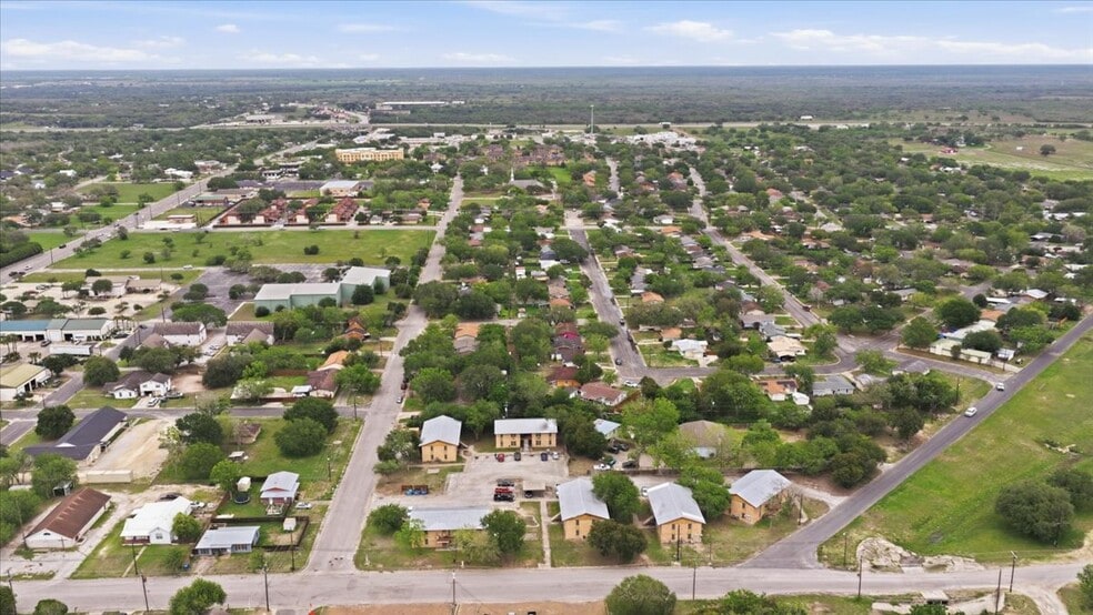 More Photos Of 600 E Crockett St, Beeville Apartments For Sale