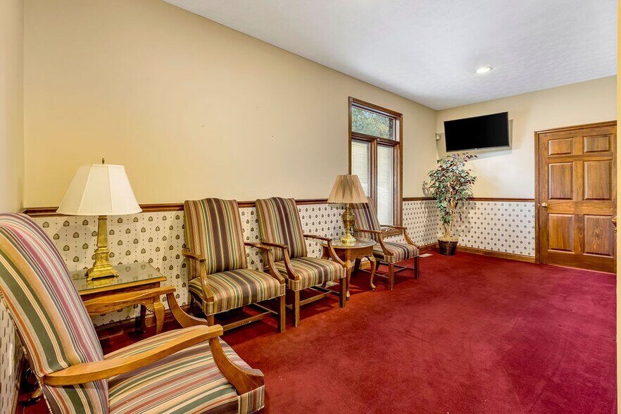 More Photos Of 1081 N University Blvd, Middletown Office For Lease