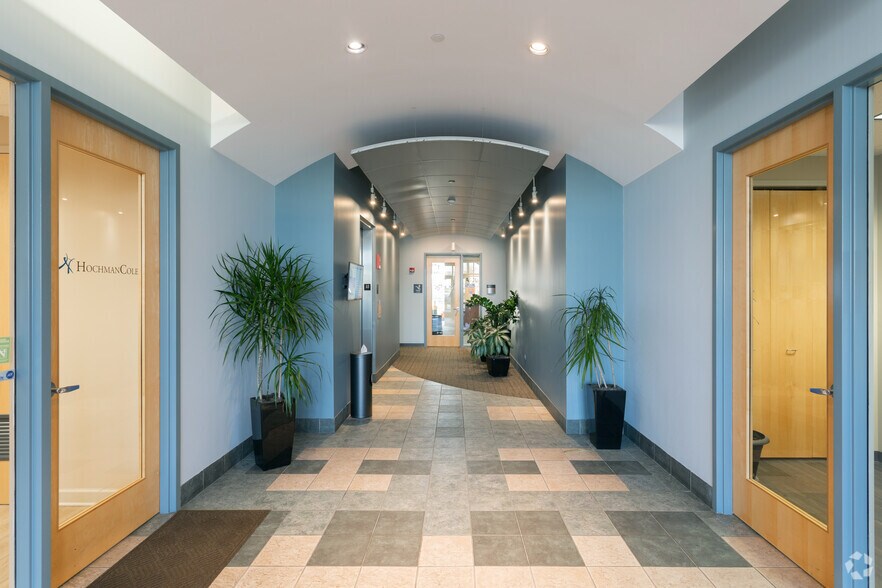 More Photos Of 770 Lake Cook Rd, Deerfield Office For Lease