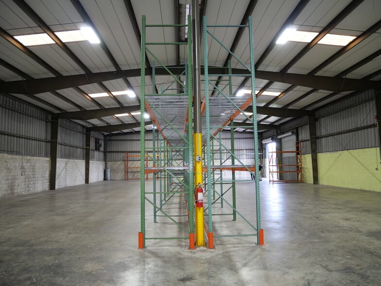 More Photos Of 4007 N 56th St, Tampa Manufacturing For Lease