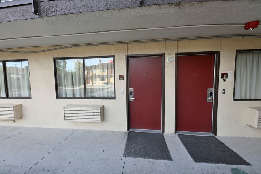 More Photos Of 138 W White, San Antonio Hotel For Sale