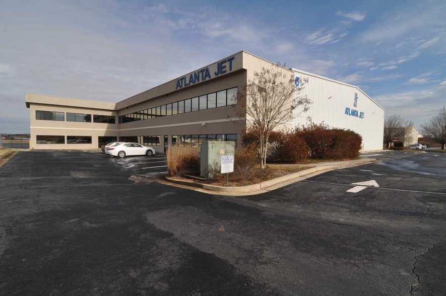 More Photos Of 490 Briscoe Blvd, Lawrenceville Airplane Hangar For Sale