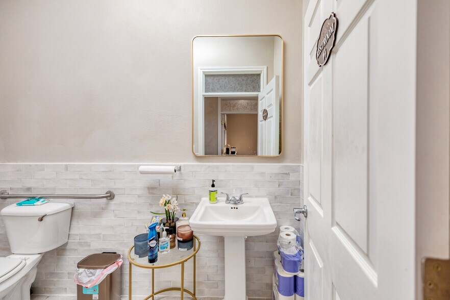 More Photos Of 12335 Hymeadow Dr, Austin Office For Sale