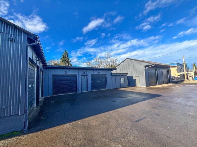 More Photos Of 446 McClaine St, Silverton Warehouse For Lease