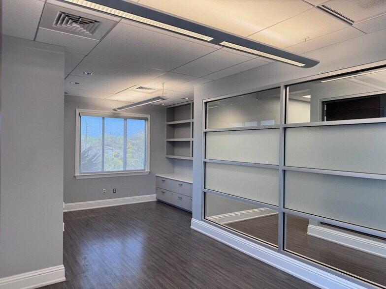 More Photos Of 1110 Pine Ridge Rd, Naples Office For Sale