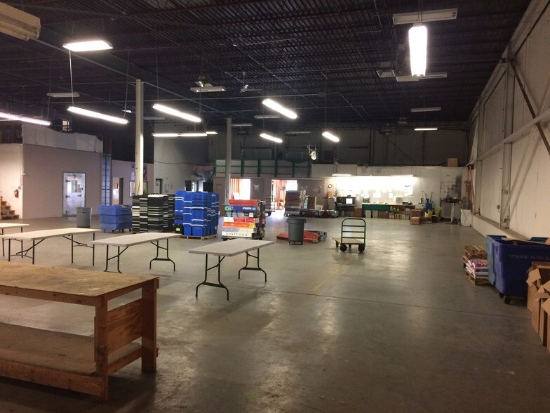 More Photos Of 4629 Crossroads Park Dr, Liverpool Light Distribution For Lease