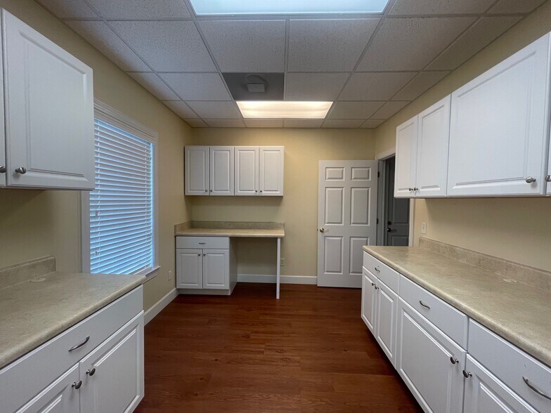More Photos Of 1 Oglethorpe Professional Blvd, Savannah Office For Lease
