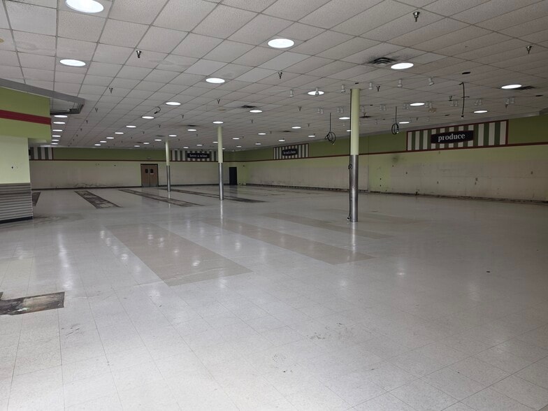More Photos Of 736 W Main St, Greensburg Supermarket For Sale