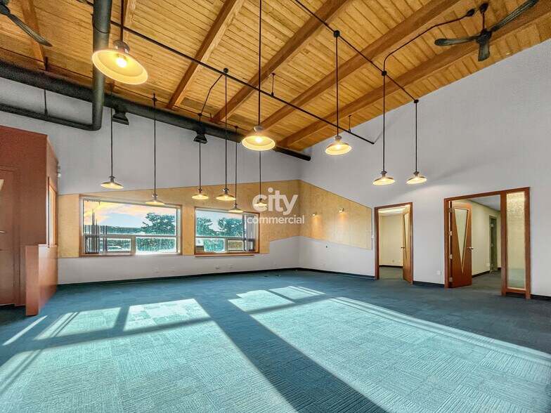 More Photos Of 11318-11320 143rd St NW, Edmonton Service For Lease