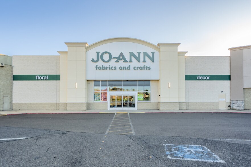 More Photos Of 1444 NW Garden Valley Blvd, Roseburg Unknown For Lease