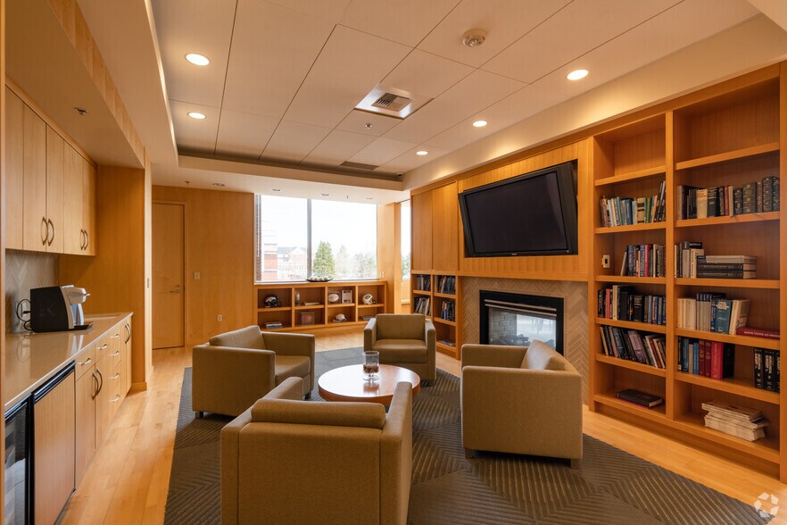 More Photos Of 550 17th Ave, Seattle Unknown For Lease