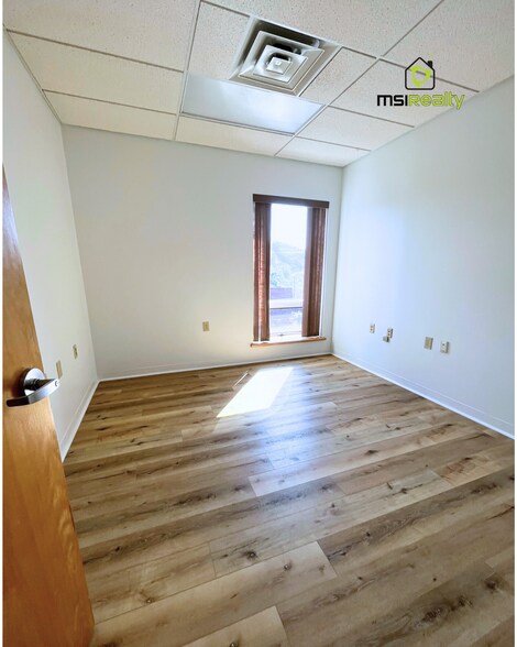 More Photos Of 42-67 Eastern Ave, Saint Johnsbury Loft Creative Space For Lease