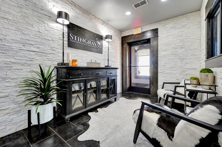 More Photos Of 9013 W County Road 160, Midland Showroom For Sale