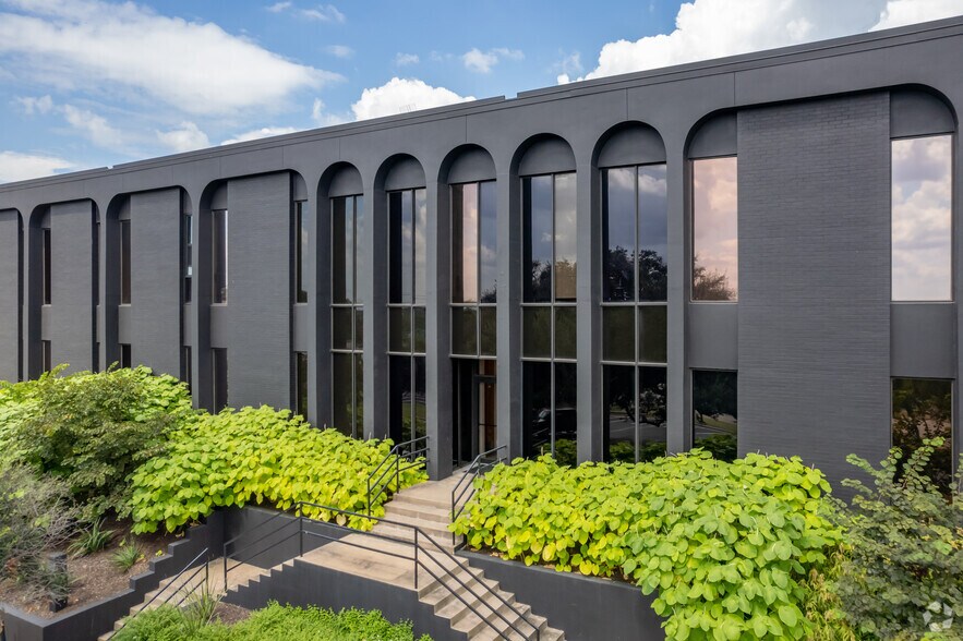 More Photos Of 7719 Wood Hollow Dr, Austin Office For Lease