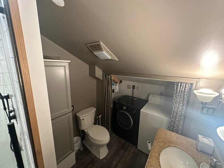 More Photos Of 430 Carolina Way, Highlands Flex For Sale