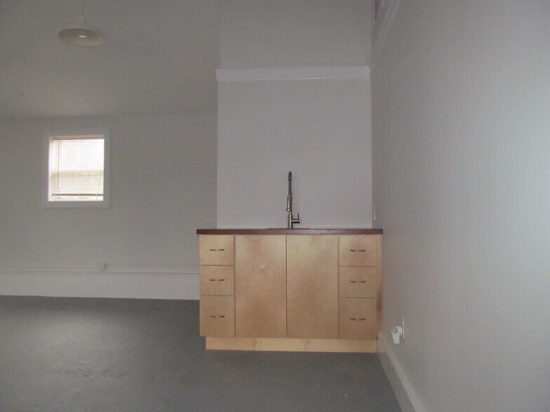 More Photos Of 13 Elm Ct, Easton Office For Lease