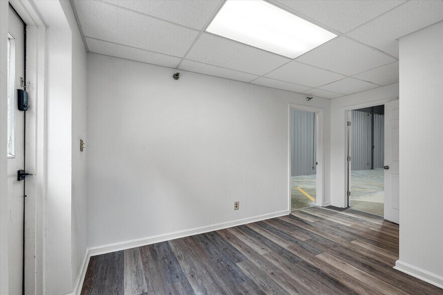 More Photos Of 5905 Financial Plz, Shreveport Warehouse For Lease