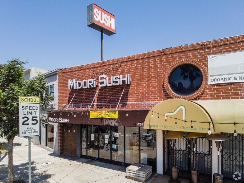 More Photos Of 17047 Ventura Blvd, Encino Freestanding For Sale