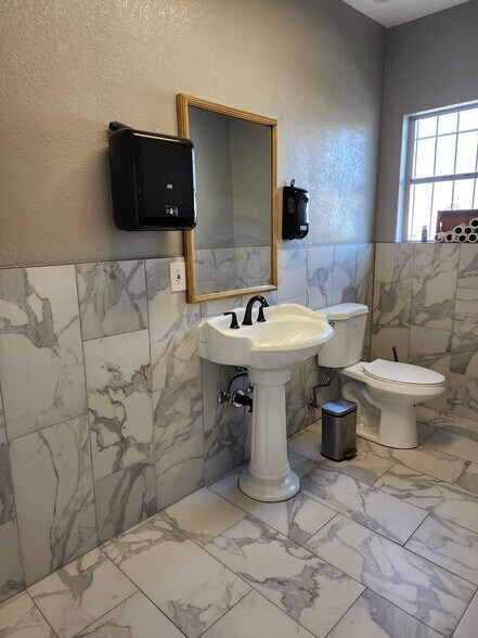 More Photos Of 142-144 N K St, Tulare Restaurant For Sale