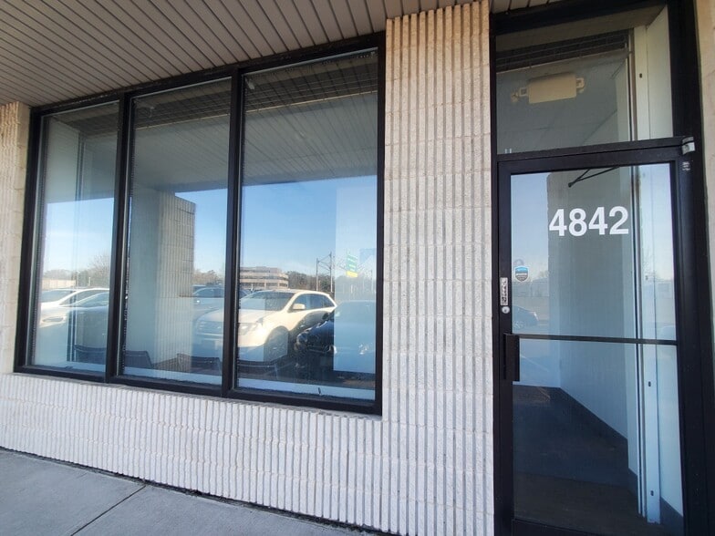 More Photos Of 4830-4848 Sunrise Hwy, Sayville Unknown For Lease