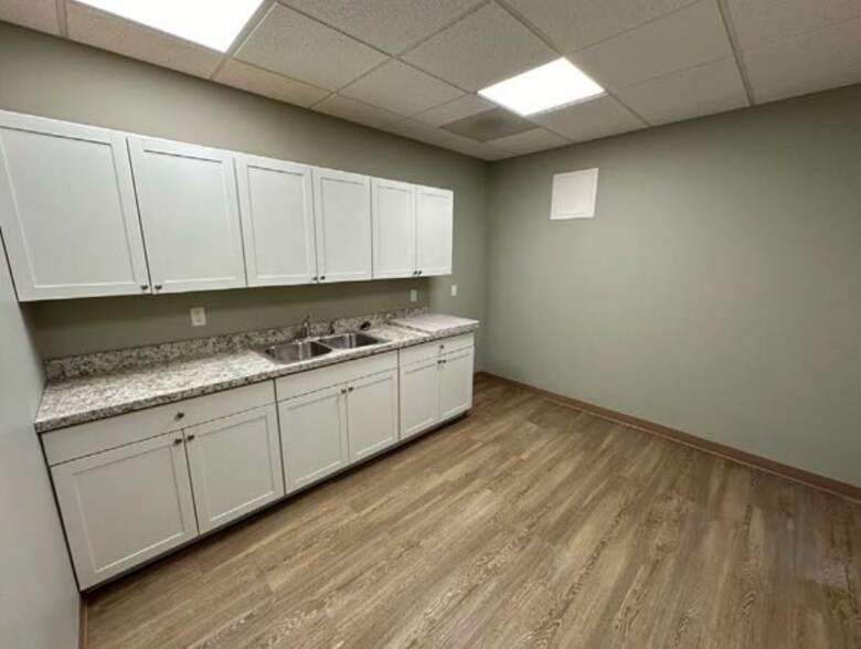 More Photos Of 3023 E Kemper Rd, Sharonville Warehouse For Lease