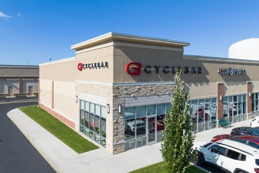 More Photos Of 12951 Shelbyville Rd, Louisville Freestanding For Lease