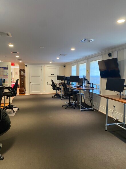 More Photos Of 102 NE 1st Ave, Delray Beach Office For Lease
