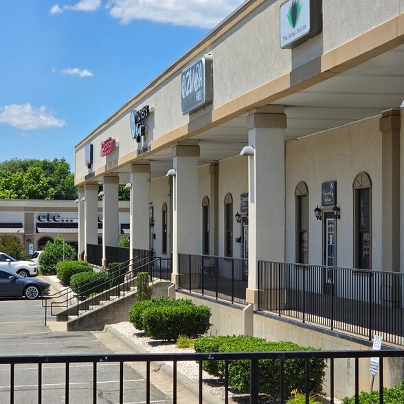 More Photos Of 692 Jonestown Rd, Winston-Salem Unknown For Lease
