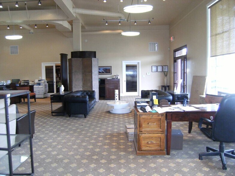 More Photos Of 5015-5025 Colorado Ave S, Seattle Warehouse For Lease