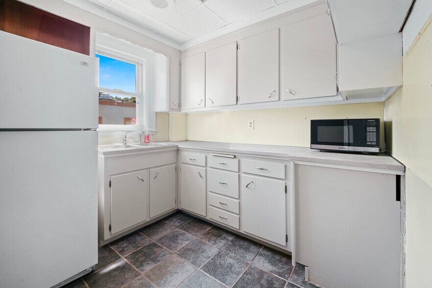 More Photos Of 238 New Britain Rd, Berlin Freestanding For Lease