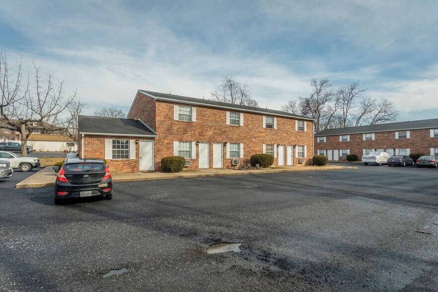 More Photos Of 990 Chicago Ave, Harrisonburg Apartments For Sale