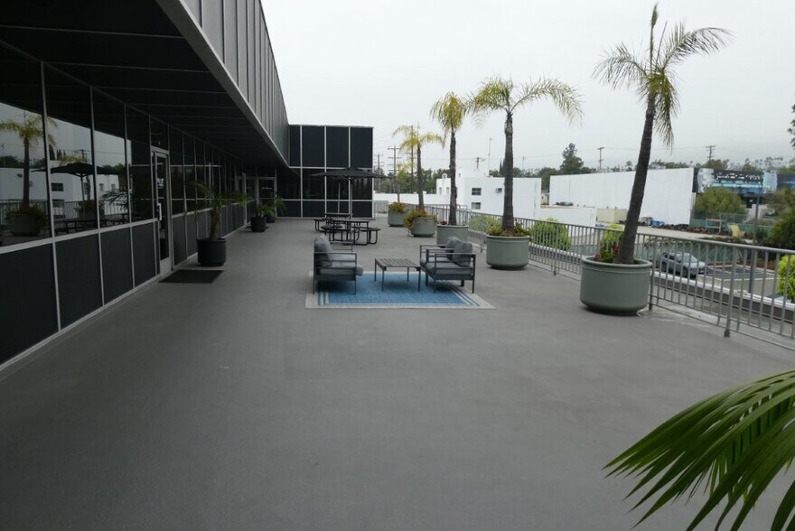 More Photos Of 6100-6120 San Fernando Rd, Glendale Office For Sale