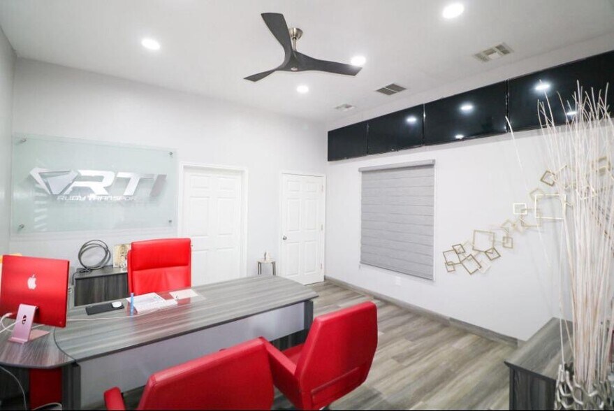 More Photos Of 20951 Mines Rd, Laredo Truck Terminal For Lease