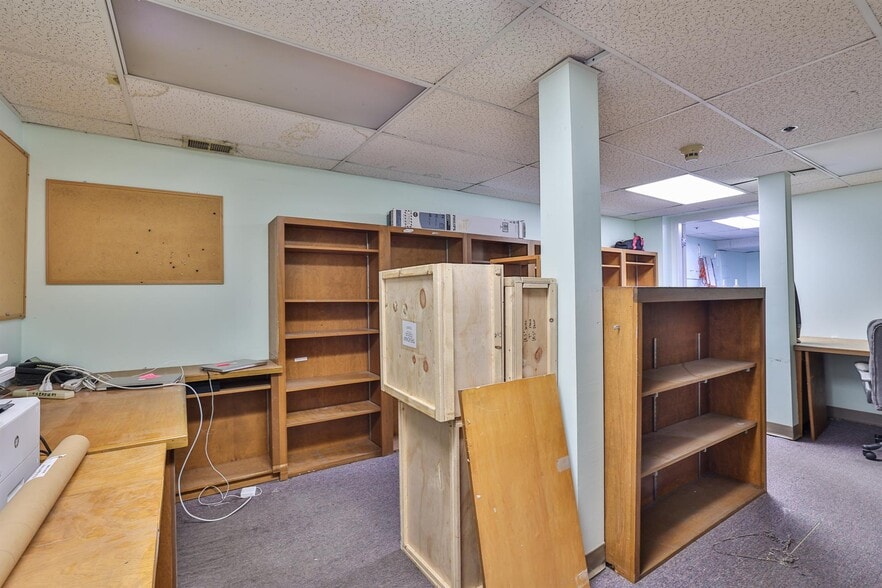 More Photos Of 2029 Madison Rd, Cincinnati Storefront Retail Residential For Sale