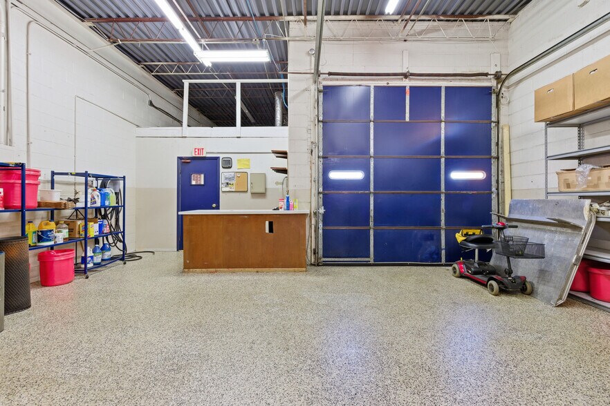 More Photos Of 1425 Louis Ave, Elk Grove Village Flex For Lease