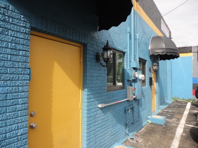 More Photos Of 319 SW 13th Ave, Pompano Beach Light Distribution For Lease
