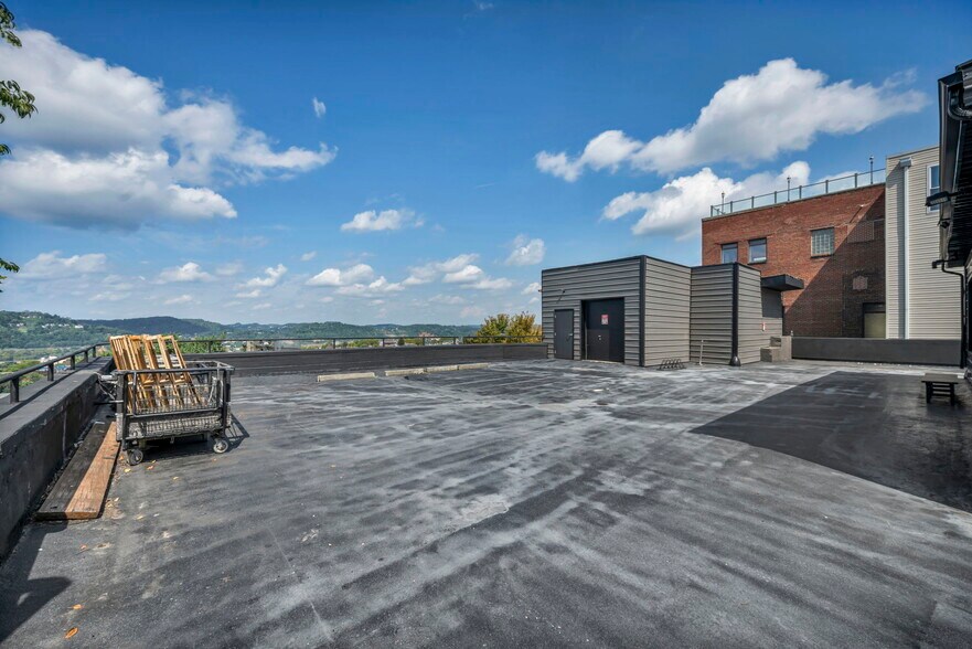 More Photos Of 3559 Bigelow Blvd, Pittsburgh Service For Sale