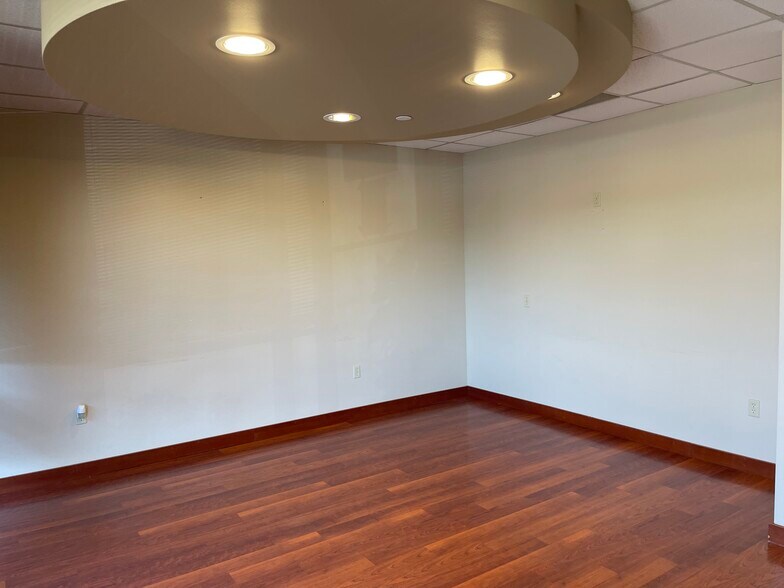 More Photos Of 4222 Trinity Mills Rd, Dallas Medical For Lease