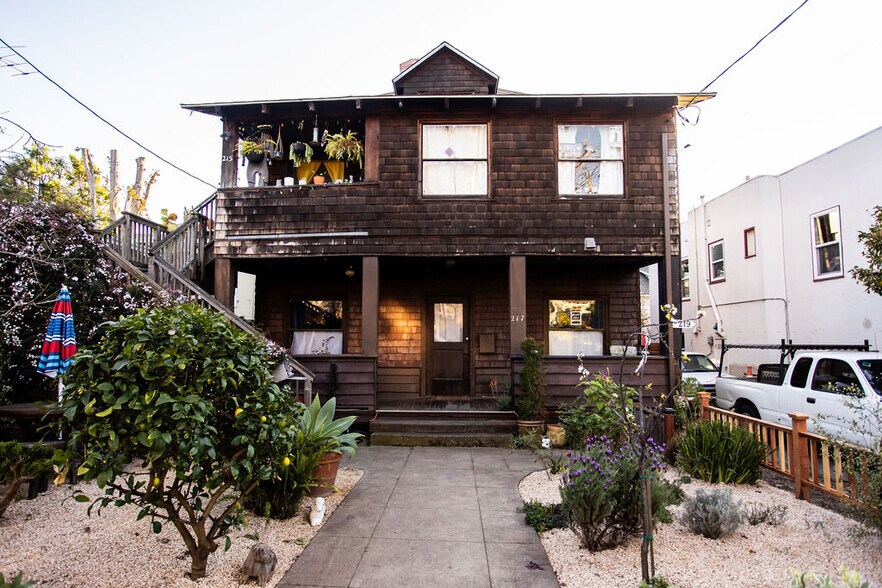 More Photos Of 219 John St, Oakland Apartments For Sale