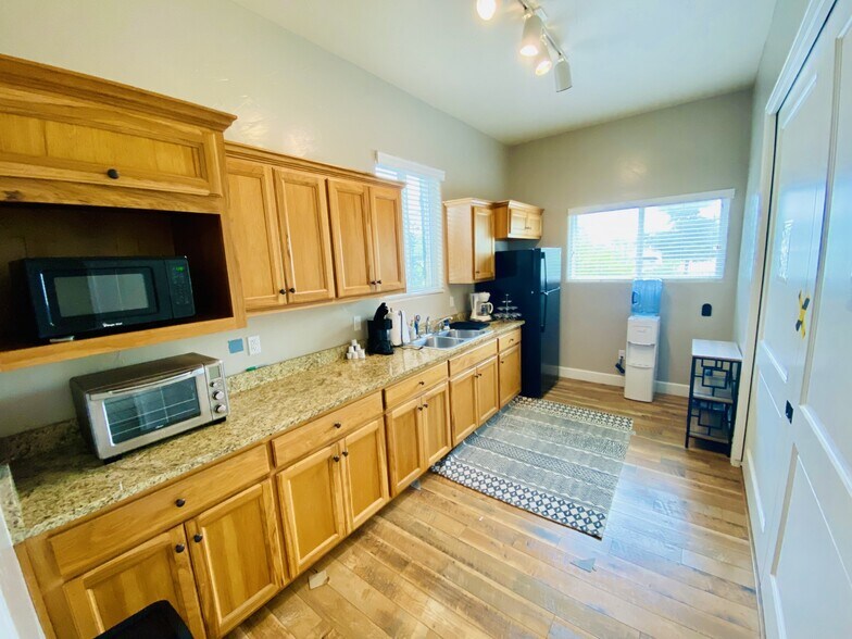 More Photos Of 910 Gruene Rd, New Braunfels Medical For Lease
