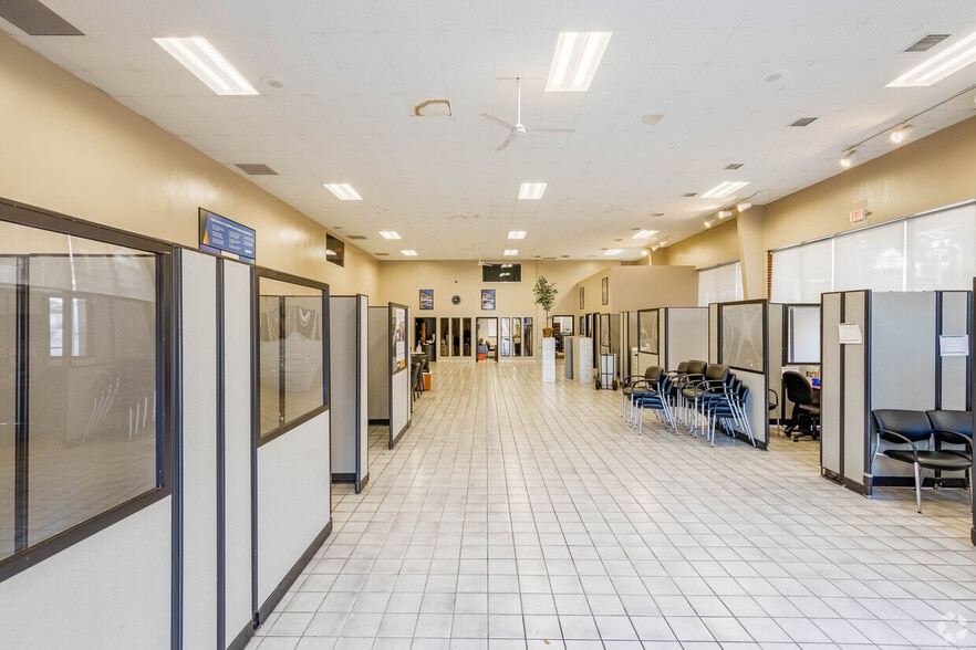 More Photos Of 1561 W Liberty Ave, Pittsburgh Auto Dealership For Lease