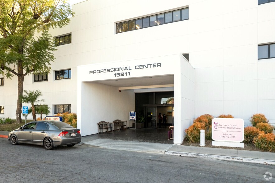 More Photos Of 15211 Vanowen St, Van Nuys Medical For Lease