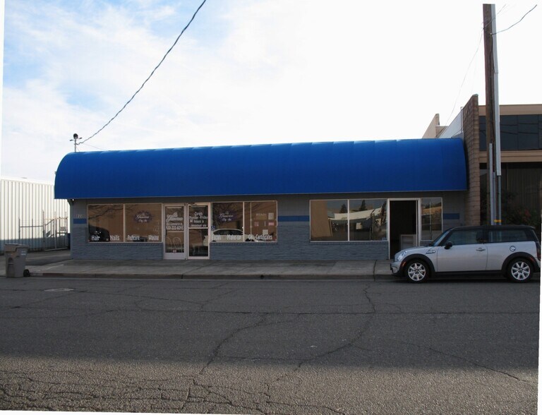 Primary Photo Of 851-855 Commerce St, Redding Showroom For Lease