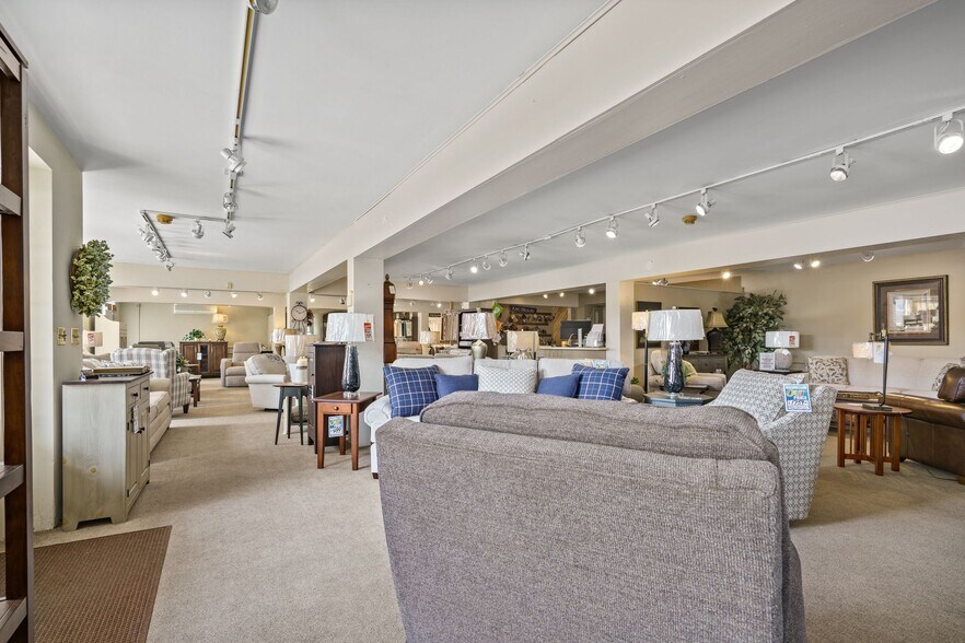 More Photos Of 343 E Baltimore Pike, West Grove General Retail For Lease