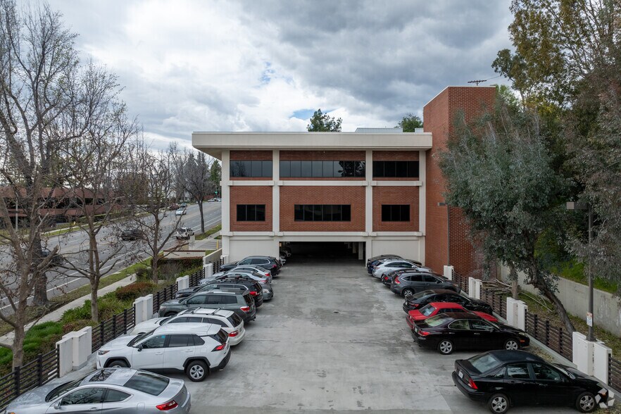 More Photos Of 600 N Rosemead Blvd, Pasadena Office For Sale