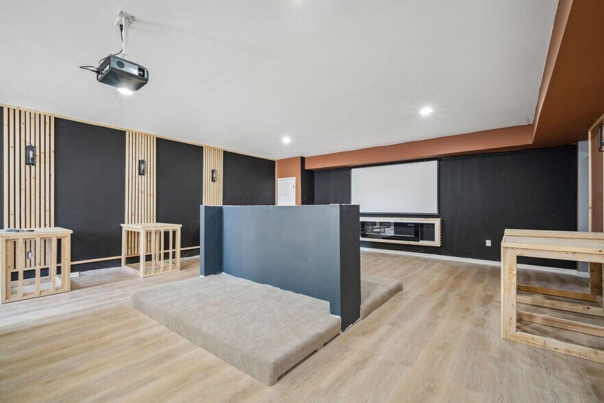 More Photos Of 4677 E Livingston Ave, Columbus Specialty For Sale