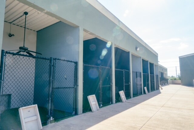 More Photos Of 21725 Clay Rd, Katy Veterinarian Kennel For Sale