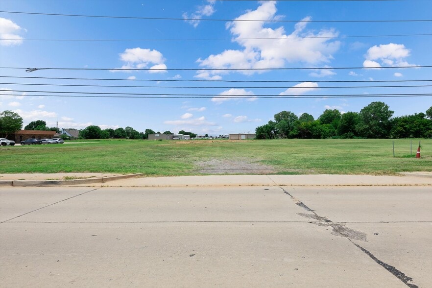 More Photos Of 301 S Yukon Pky, Yukon Land For Sale