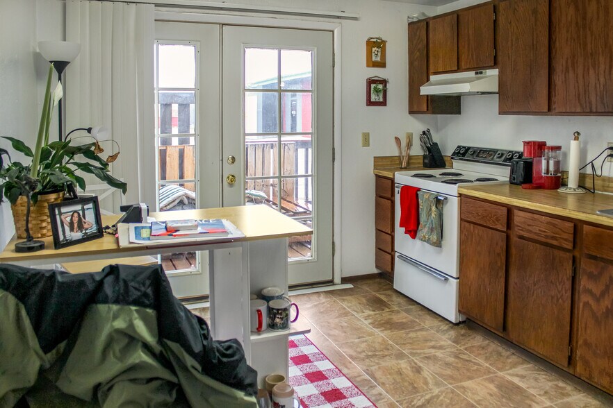 More Photos Of 932 Oilfield Ave, Shelby Multifamily For Sale
