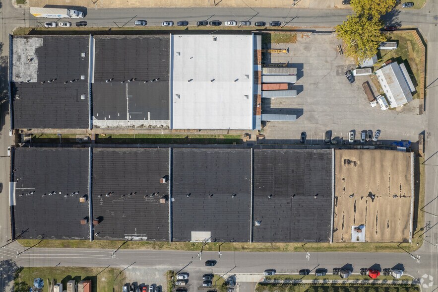 More Photos Of 827 Douglas Ave, Portsmouth Warehouse For Lease